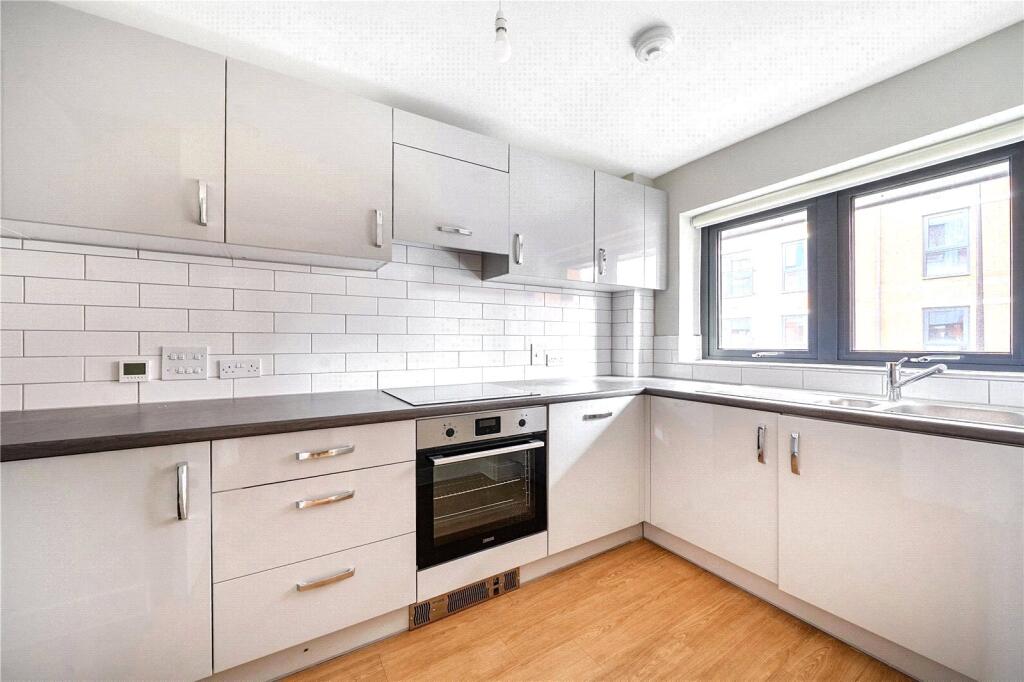 Main image of property: Echo Walk, Newbury, Berkshire, RG14