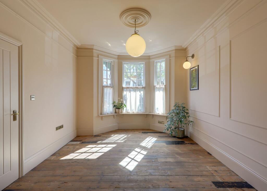 House in London - View 3