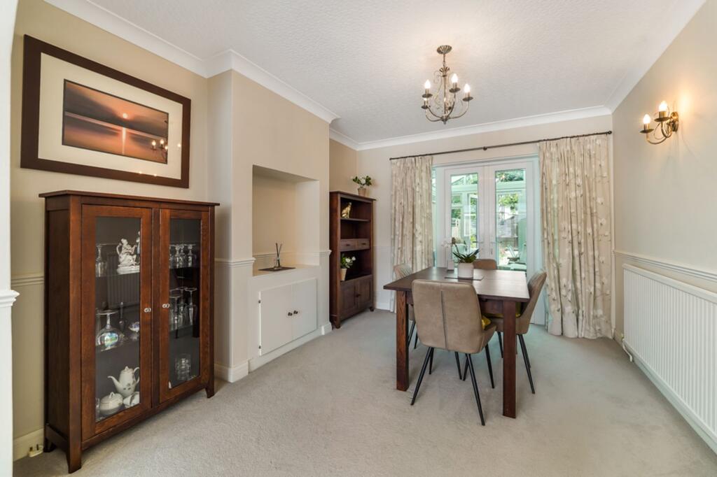 House in London, Royal Borough of Kingston upon Thames - More