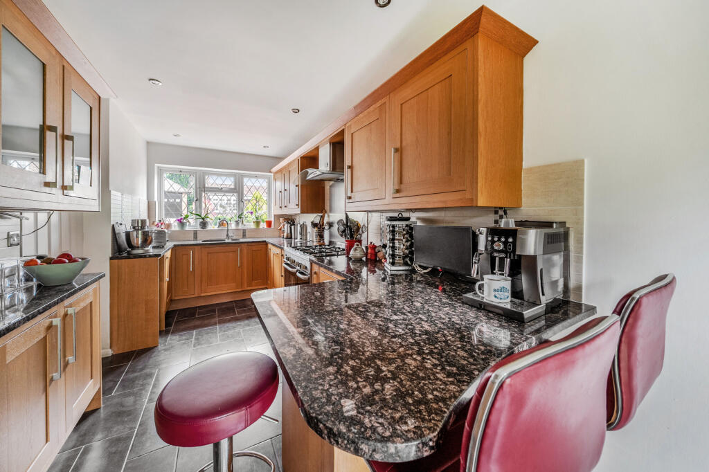 House in Surrey Heath, Windlesham - View 4