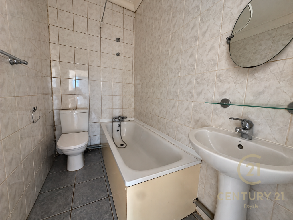 Apartment in Kingston upon Thames - More