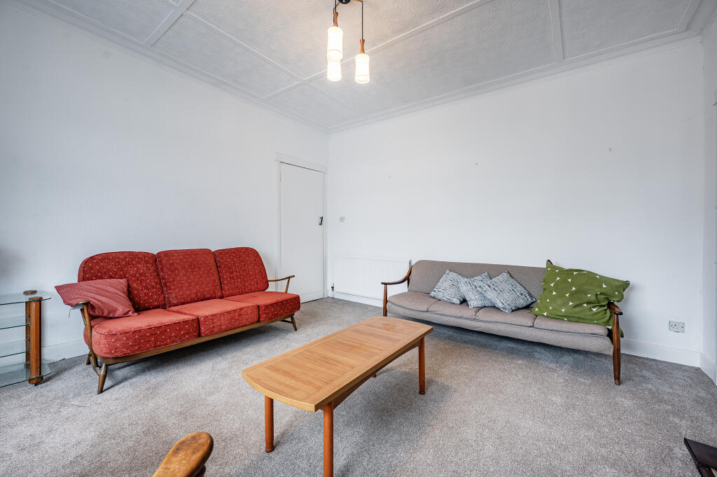 House in Rutherglen, Stonelaw - More