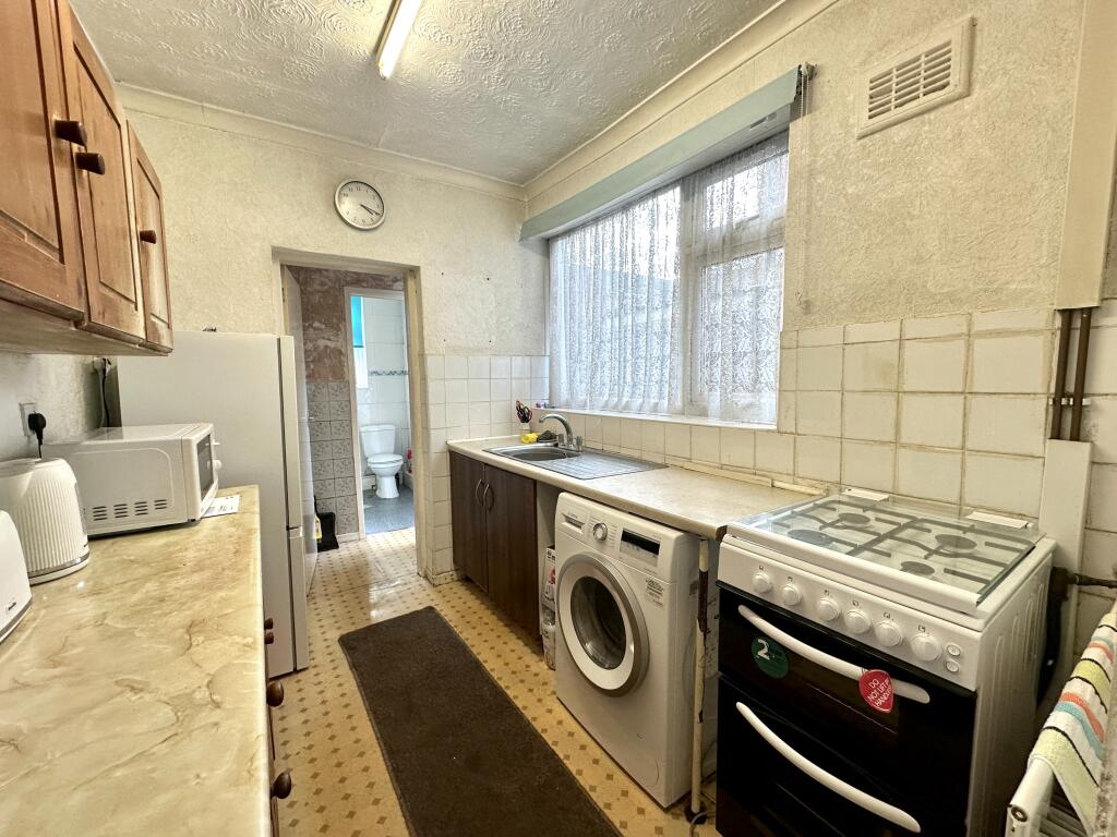 House in Wolverhampton, West Midlands - More