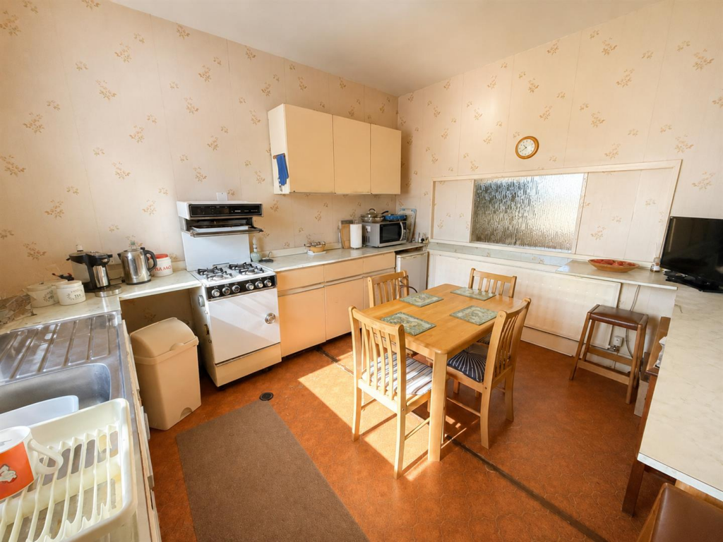 House in Heswall, Liverpool City Region - More