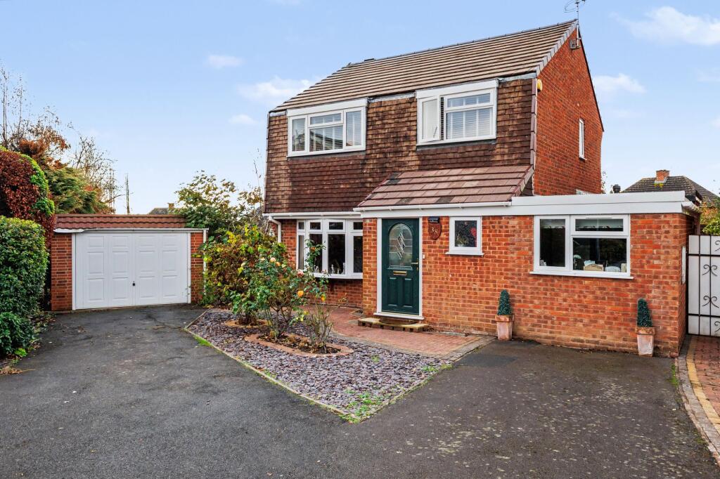 3-bed detached on Allesborough Drive, Pershore, WR10, £375,000