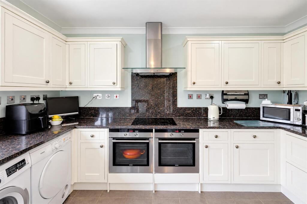 House in Southend-on-Sea - View 4