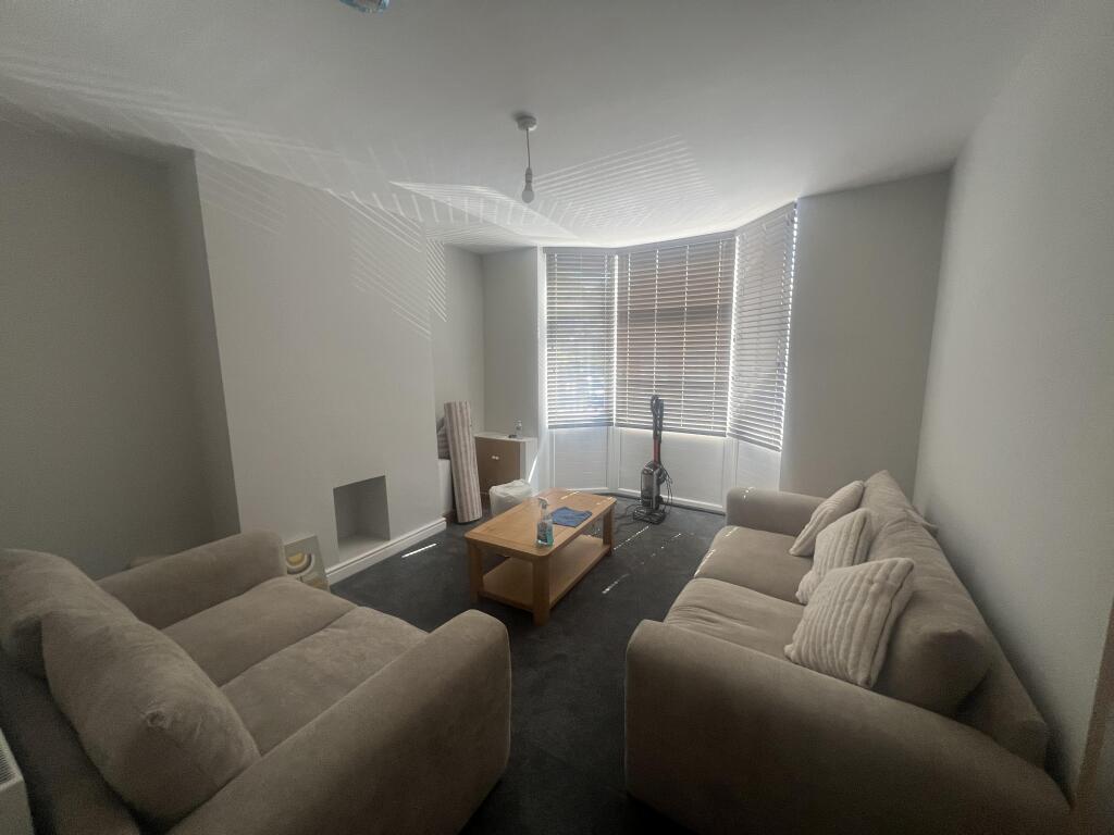 Main image of property: Modern, Newly furnished 2 Bedroom Apartment - 226a Ilkeston