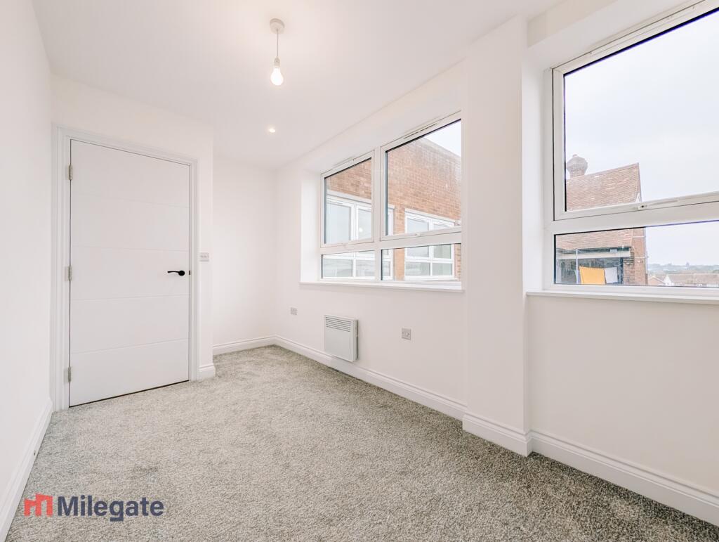 Apartment in Southend-on-Sea - View 2