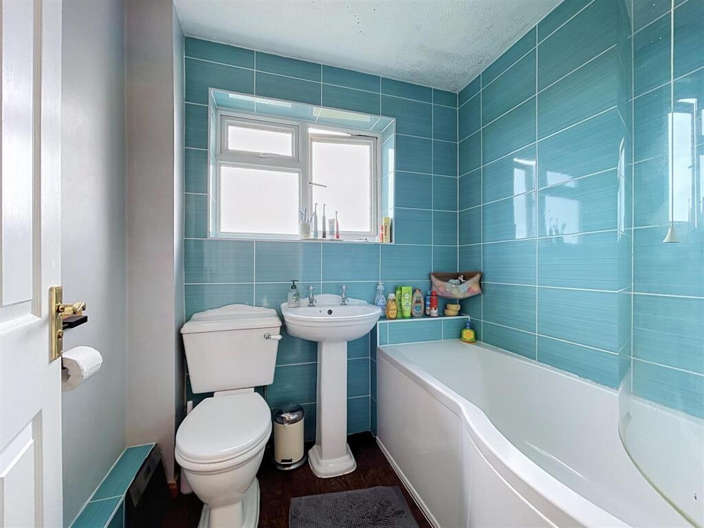 House in Warwick, Mill End, Kenilworth - More
