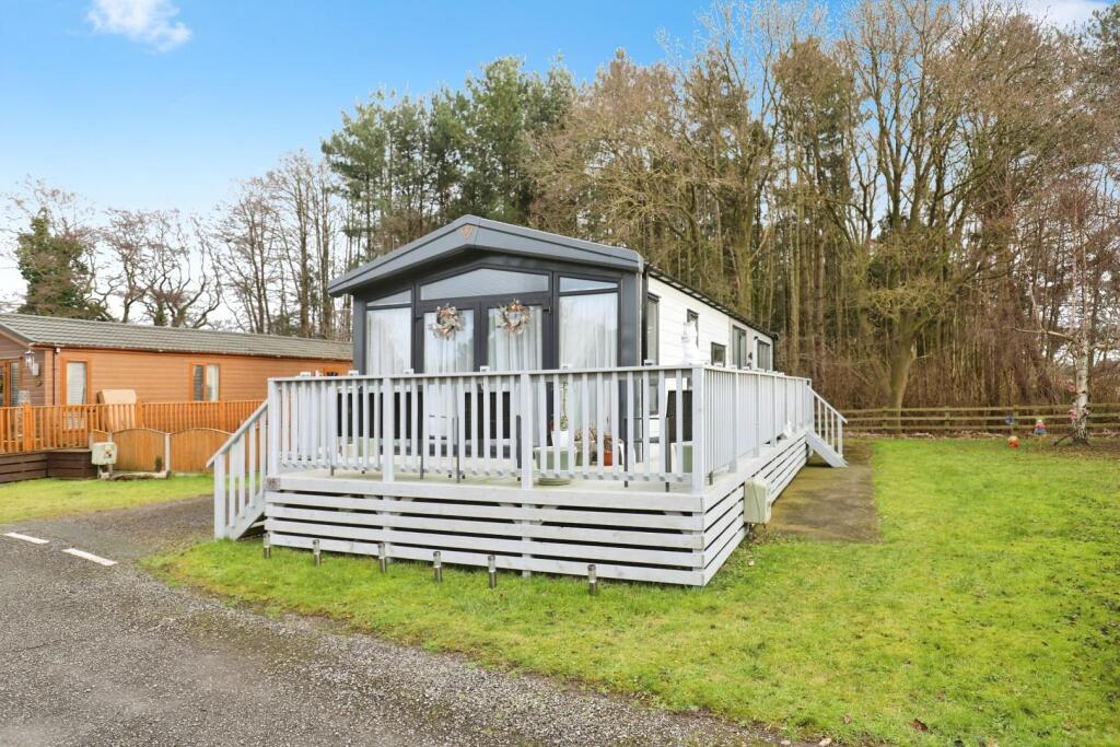 2-bed caravan on Hull Road, Wilberfoss, York, £75,000