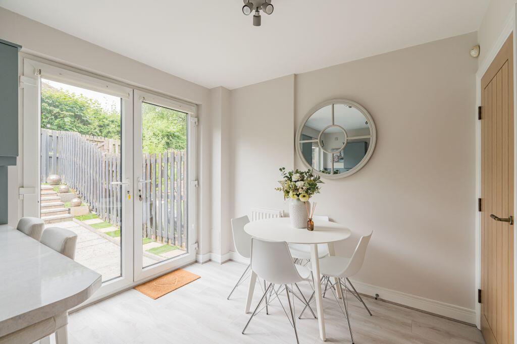 5 Ferry Gait Gardens, Edinburgh, EH4 4GQ photo 4