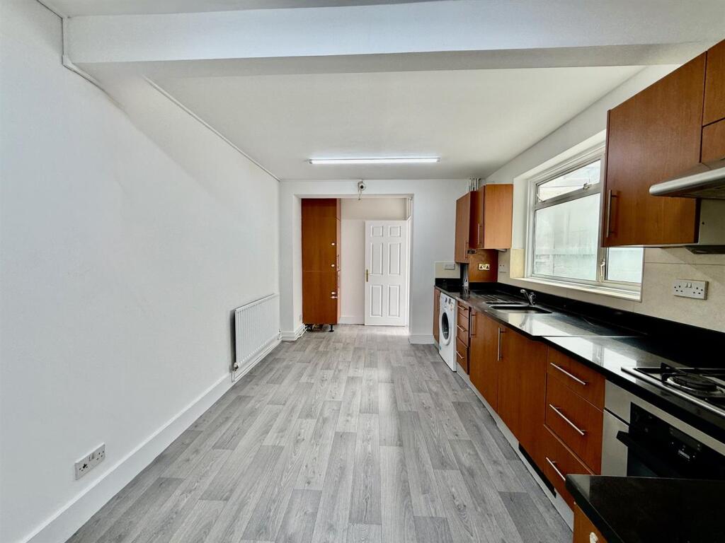 House in London - View 5