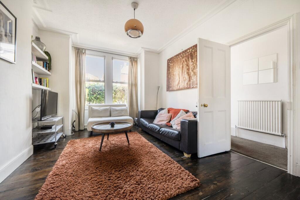 House in London, Archway - More