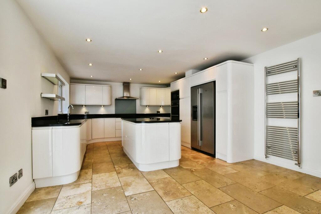 Queensbury Close, Wilmslow, Cheshire, SK9 photo 3