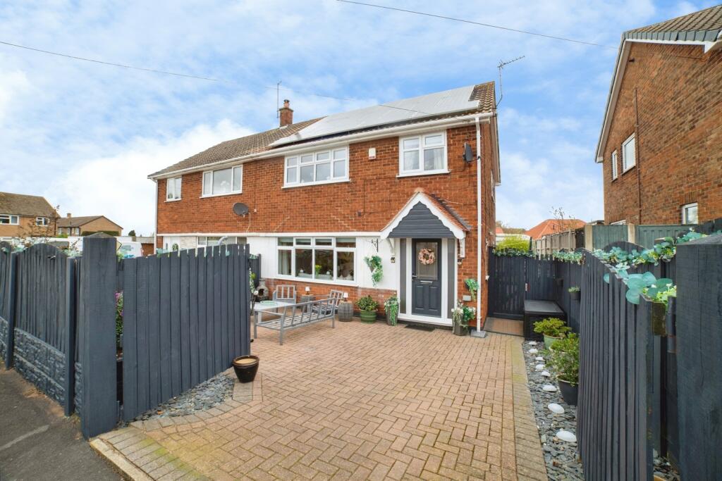 Main image of property: Cambridge Close, Rainworth, Mansfield, Nottinghamshire, NG21