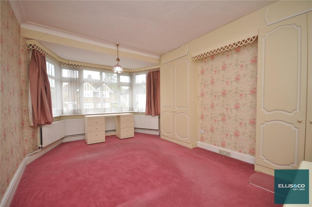 Sandringham Gardens, North Finchley, N12 - View 6