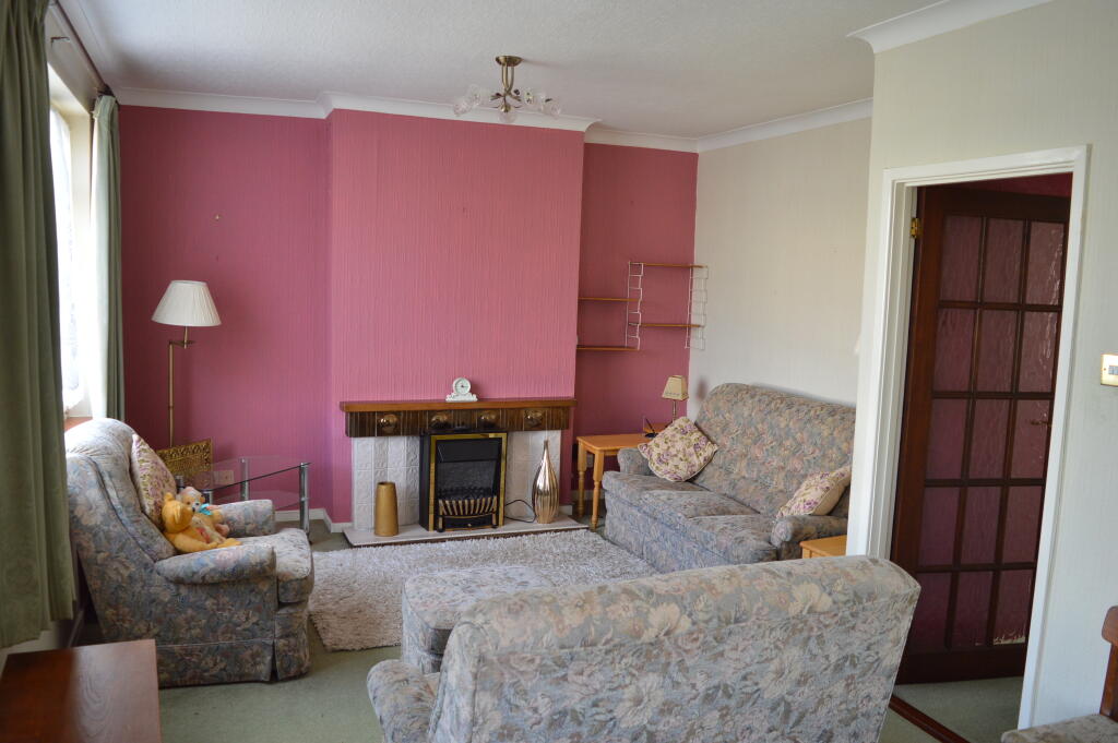 House in St Athan, Higher End, St. Athan - More