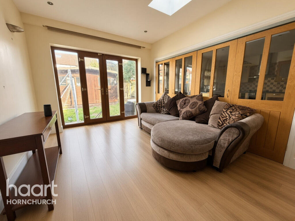 House in Rainham - View 4