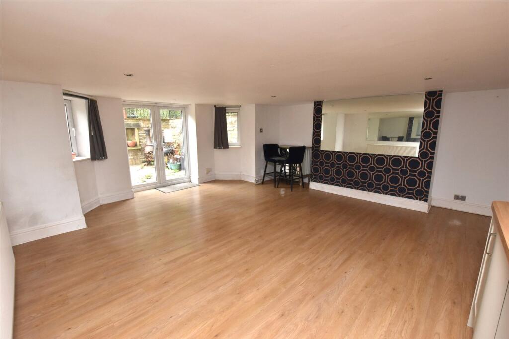 Apartment in Harrogate, West End Park - View 3