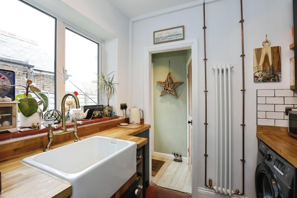 Dormans Park Road, East Grinstead - View 5