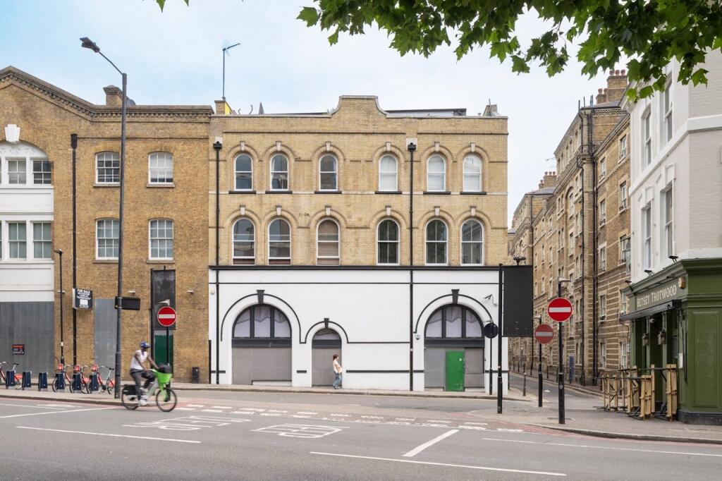 Main image of property: Pear Tree Court, 58 Farringdon Road, Farringdon, EC1R 3BP