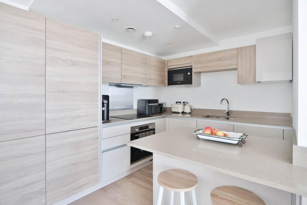 Apartment in Kingston upon Thames - View 3