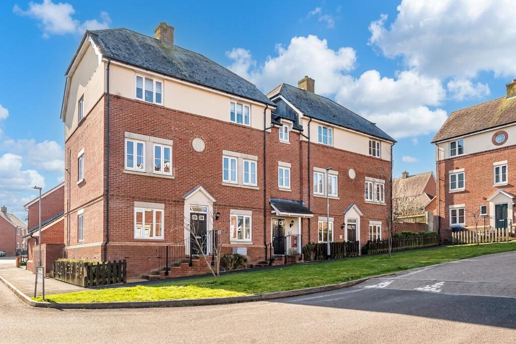 2-bed flat on Flint Way, Salisbury, SP2, £205,000