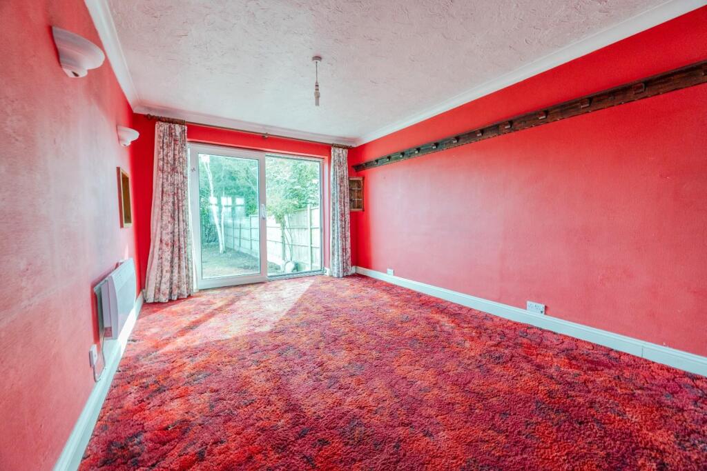 House in Southend-on-Sea - More