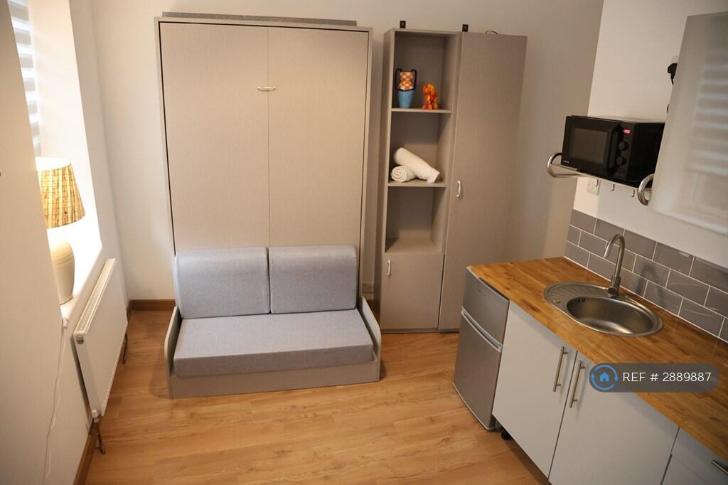 Studio flat for rent
