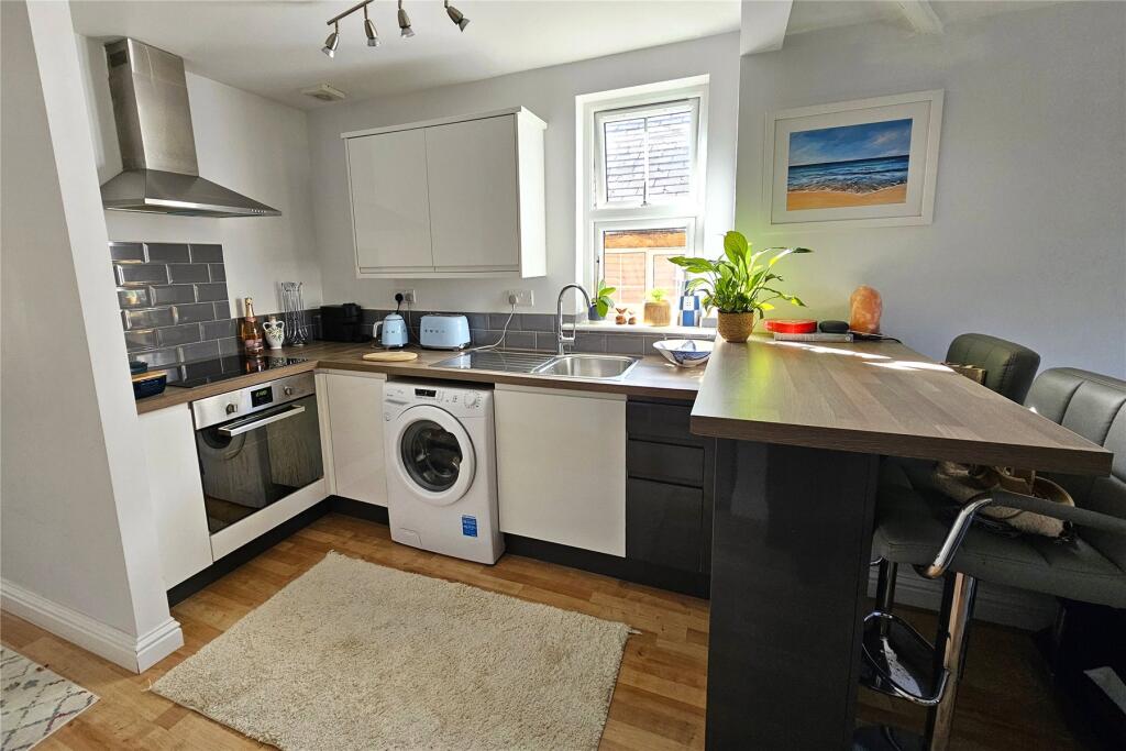 Beacon Hill Road, Hindhead, Surrey, GU26 photo 4