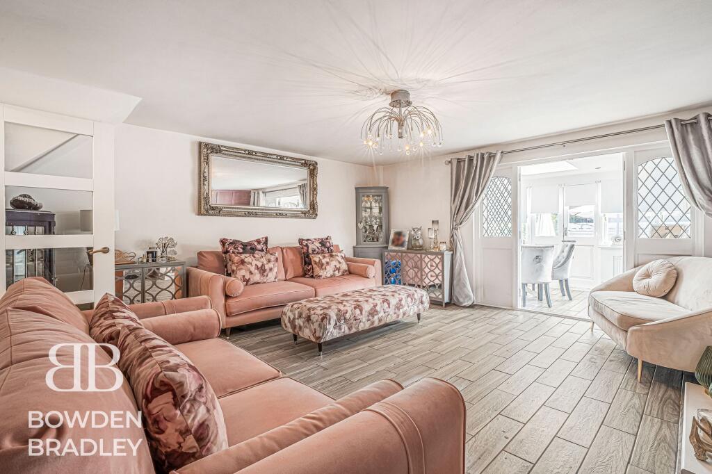 House in Epping Forest, Grange Hill, Chigwell - View 4