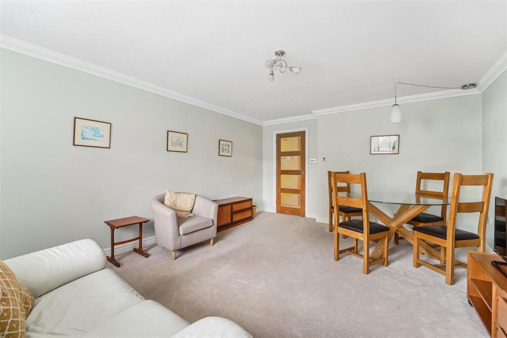 Apartment in Sutton - View 4