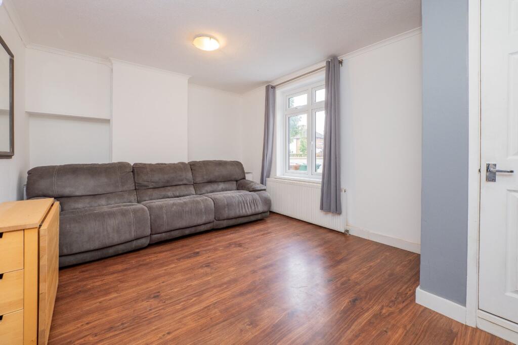 House in Sutton - View 5
