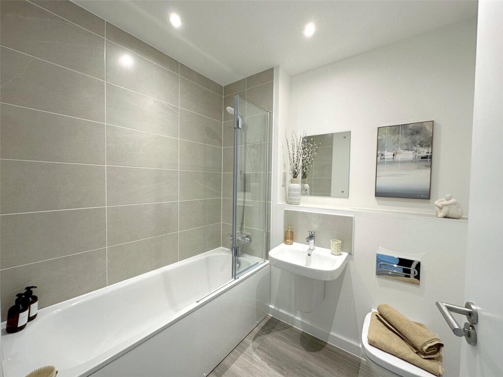 House in Waverley, Cranleigh - View 5