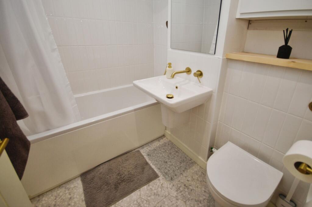Apartment in Hoo St Werburgh, Medway - View 5