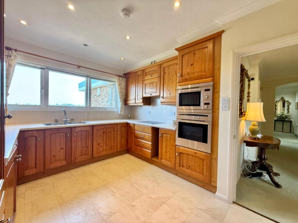 Apartment in Eastbourne, East Sussex - View 5