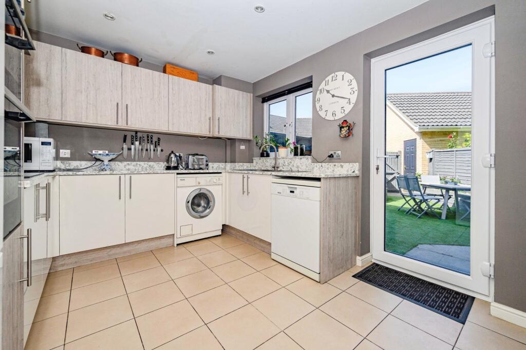 House in Luton, Leagrave - View 5