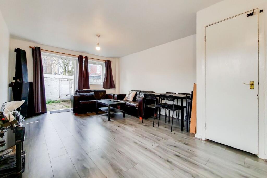 House in London - View 2