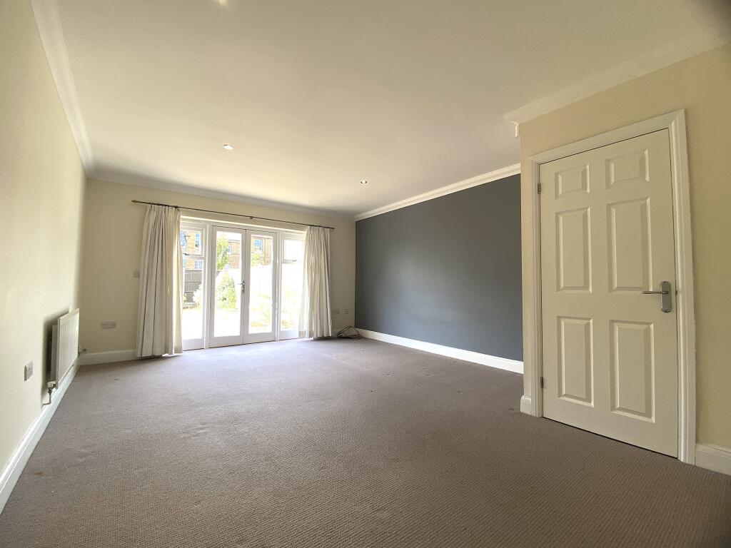 Hale Way, Shoeburyness, Southend-on-sea photo 4