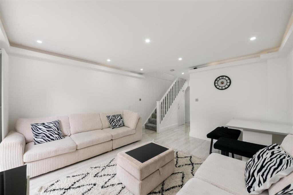 House in Southall - View 3