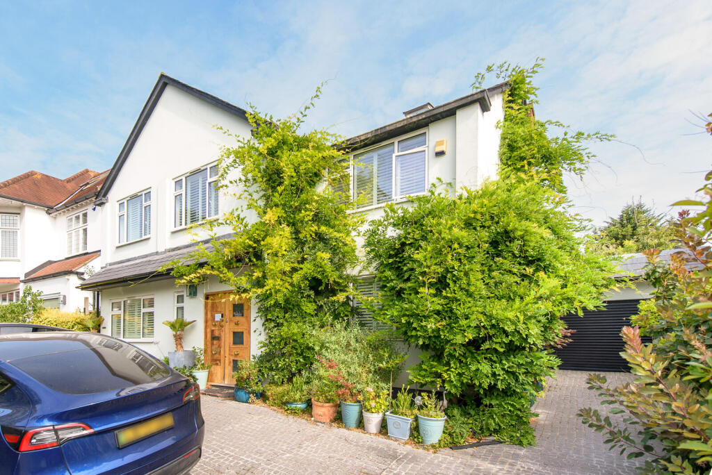 Main image of property: Friern Watch Avenue, North Finchley, London, N12