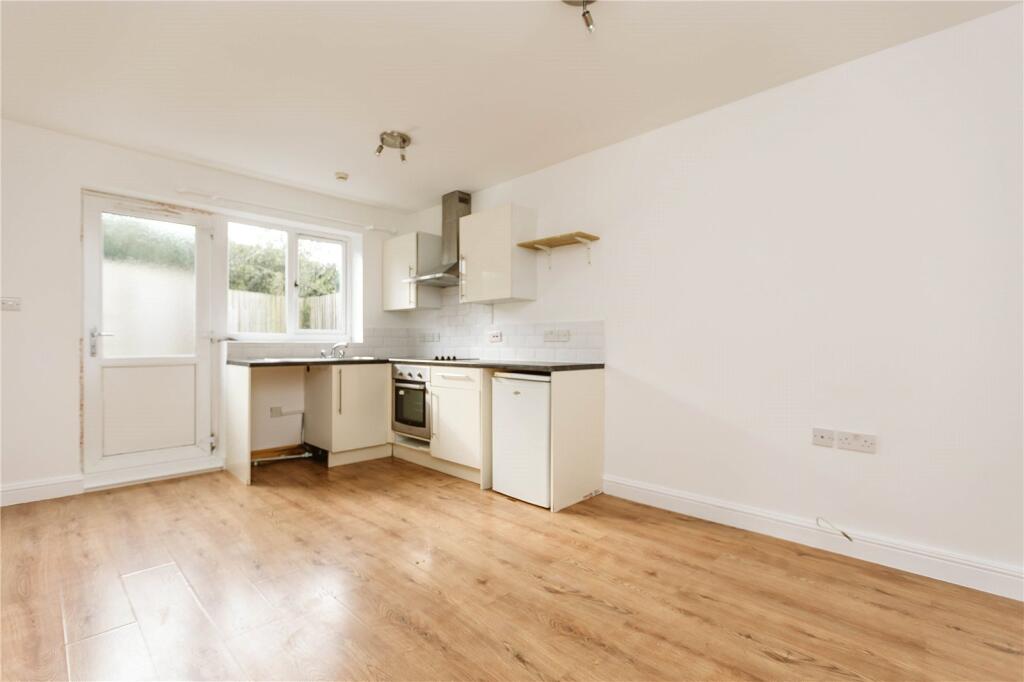 Apartment in Bristol, Northville - View 5