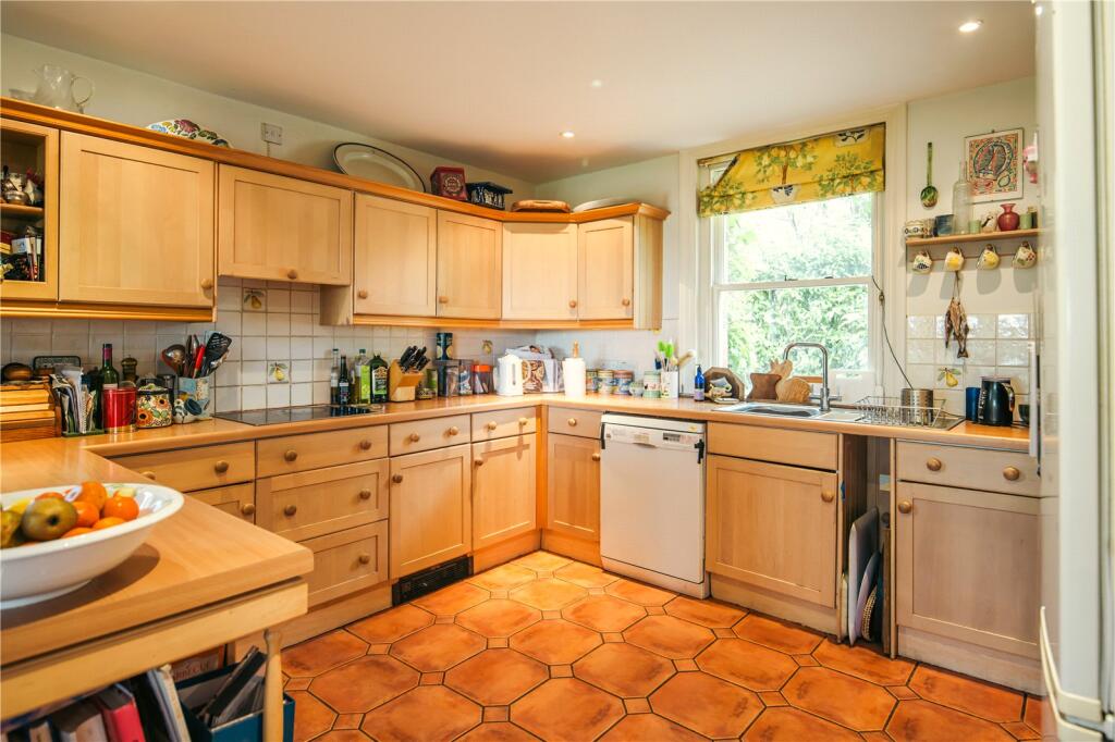 Snelsmore, Newbury, RG14 photo 4