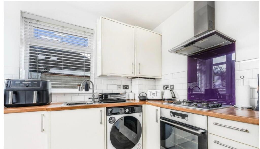 House in Romford - More
