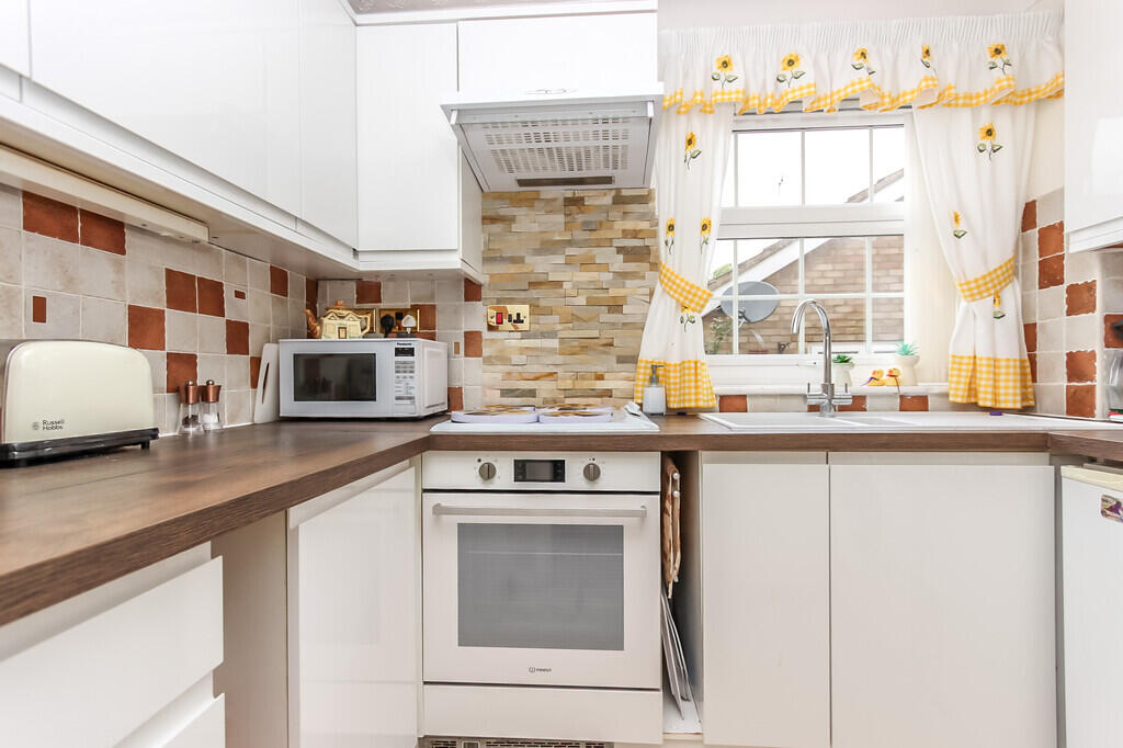 House in Northampton, Little Harrowden - More