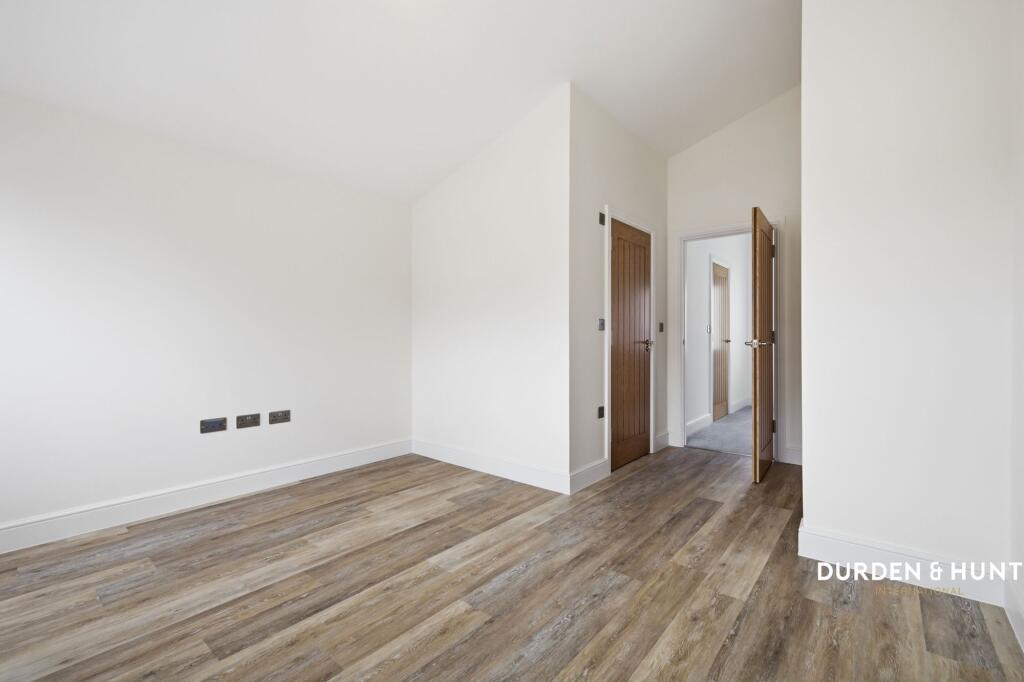 4 bedroom end of terrace house for rent