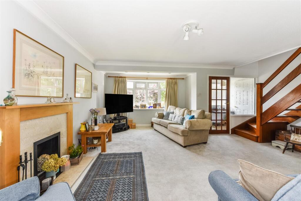 St. Andrew Close, Horndean photo 4
