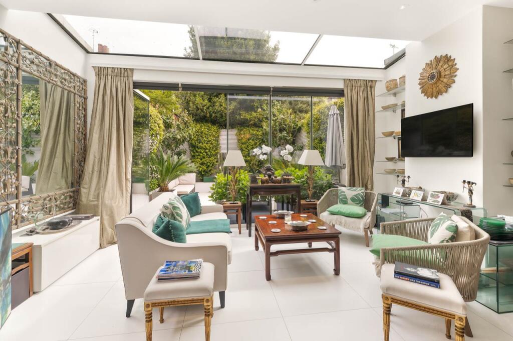 Main image of property: Quarrendon Street, London