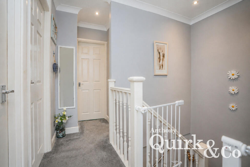 House in Castle Point, Canvey Island - View 5