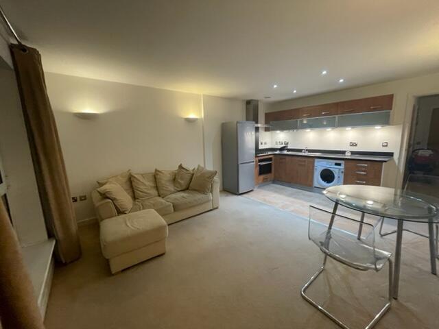 Apartment in Northampton, West Northamptonshire - View 2